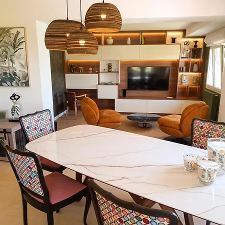 Hébergement de vacances Maison Confortable à Avec Jardin