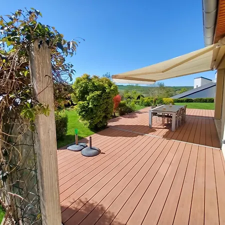 Maison Confortable à Avec Jardin Hébergement de vacances *