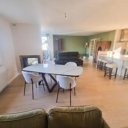 Maison Confortable à Avec Jardin