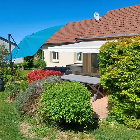 Hébergement de vacances Maison Confortable à Avec Jardin