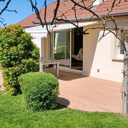 Hébergement de vacances Maison Confortable à Avec Jardin *