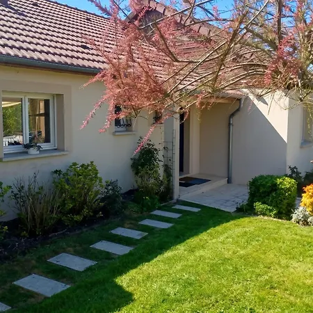 Maison Confortable à Avec Jardin Hébergement de vacances *
