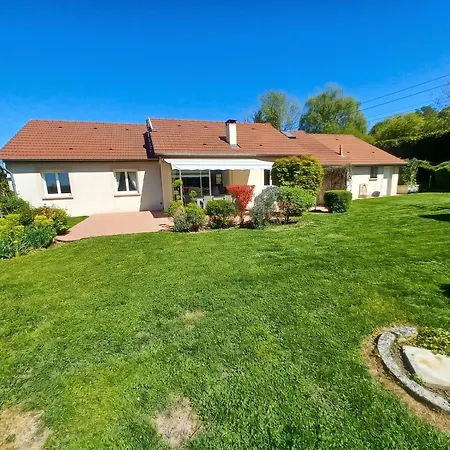 Hébergement de vacances Maison Confortable à Avec Jardin