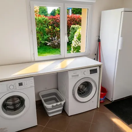 Hébergement de vacances Maison Confortable à Avec Jardin *